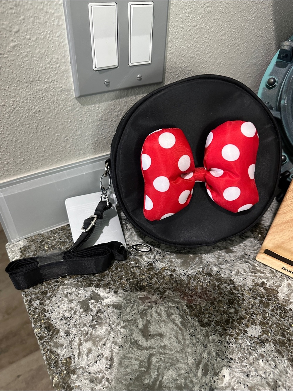 Brand NEW Minnie Mouse crossbody Disney